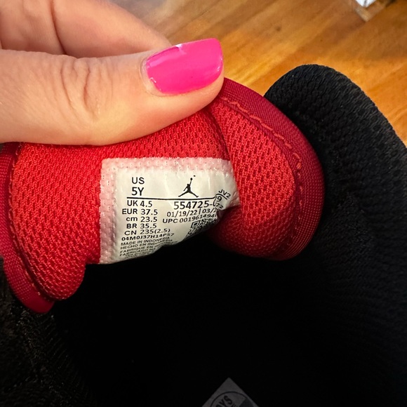 Nike Air Jordan boys sneakers - Picture 3 of 5